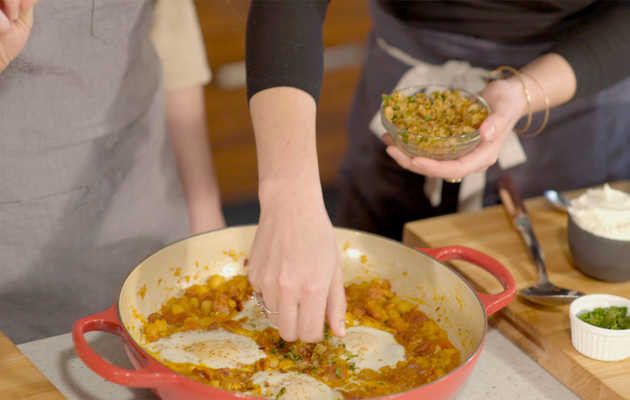 This Budget-Friendly Brunch Dinner Party Takes Breakfast for Dinner to the Next Level