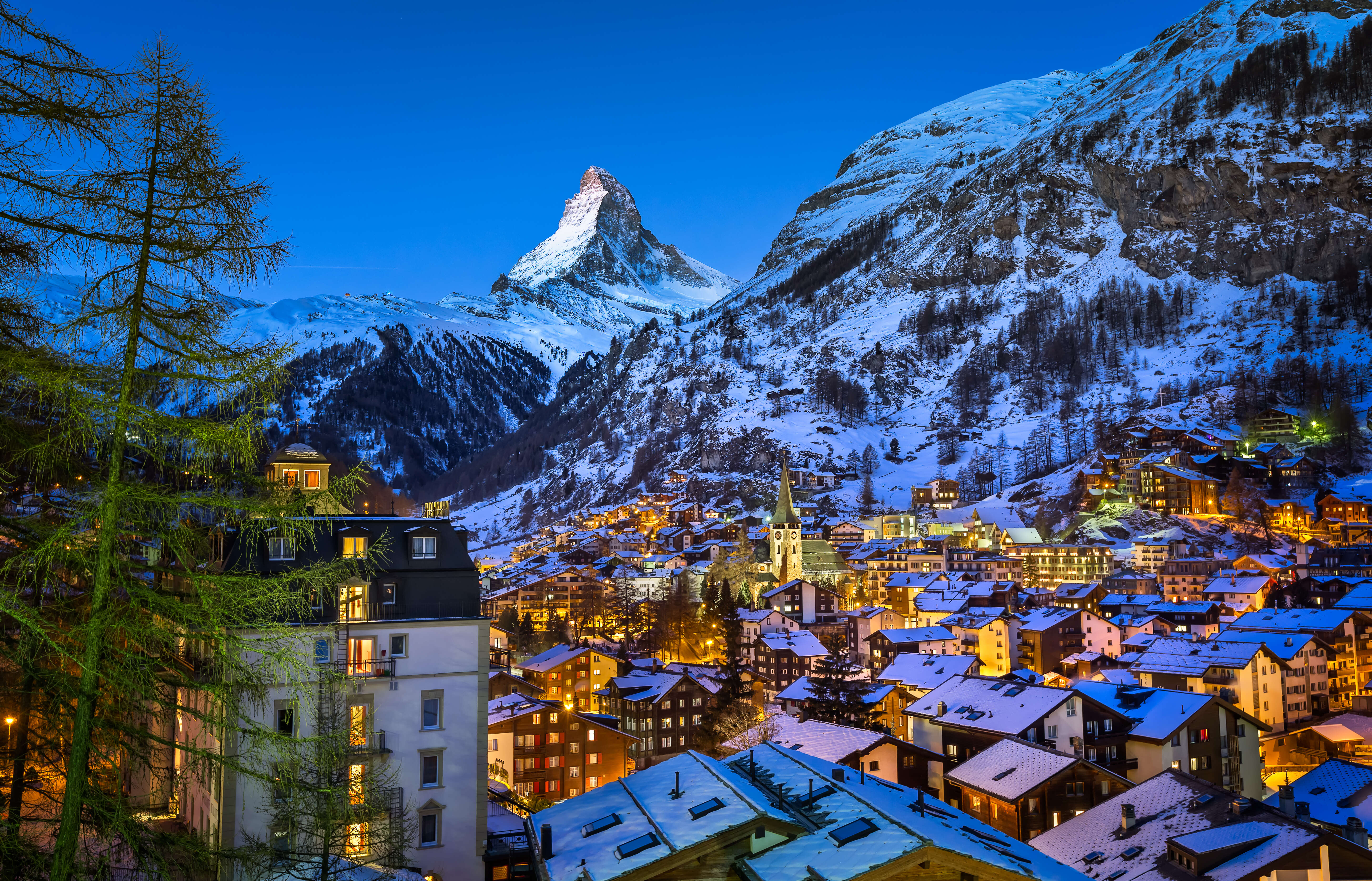 Mountain towns. Швейцария Берн горы. Горнолыжные города Швейцарии в Альпах. Город в горах. Городок в горах.