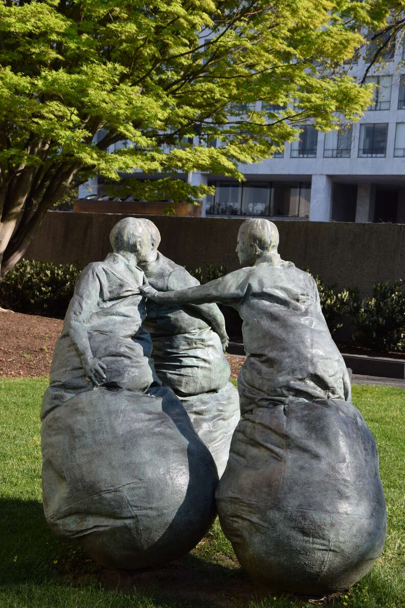 statues having an altercation