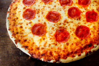 Home Run inn Classic Pizza pepperoni frozen cheese pizzas slice slices crusty crust mozzarella