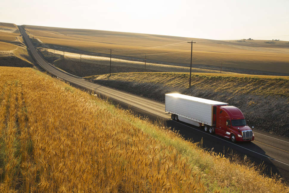 How to Take the Best Road Trip Planning Advice & Tips From Truckers