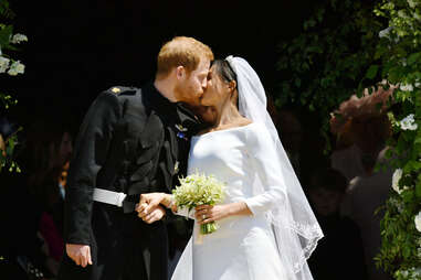 royal wedding kiss, prince harry, meghan markle
