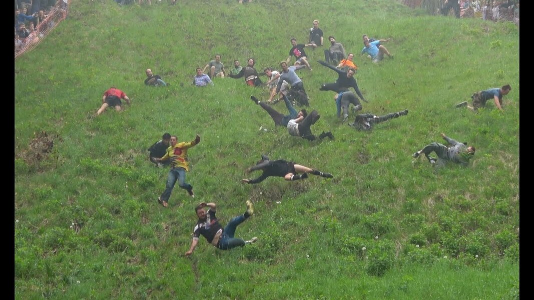Gun Roving Cheese Gloucester Cheese Roll 2018: Watch People Chase Cheese Down a Hill ...