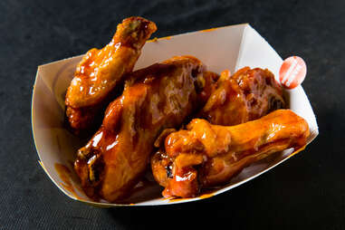 Premonition nogle få Krage Best Buffalo Wild Wing Sauces: Every Wing Flavor, Ranked by Wildness -  Thrillist