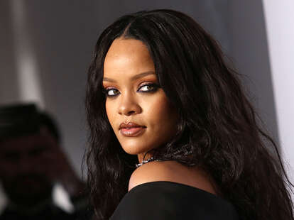 Rihanna Explains Why She Takes Wine Glasses From Clubs, Bars - Thrillist