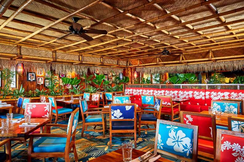Duke's Waikiki beach bar