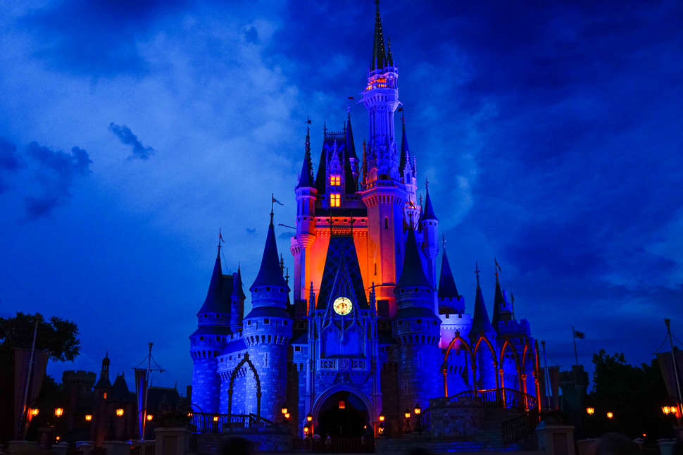 how much money does disney world make in one day