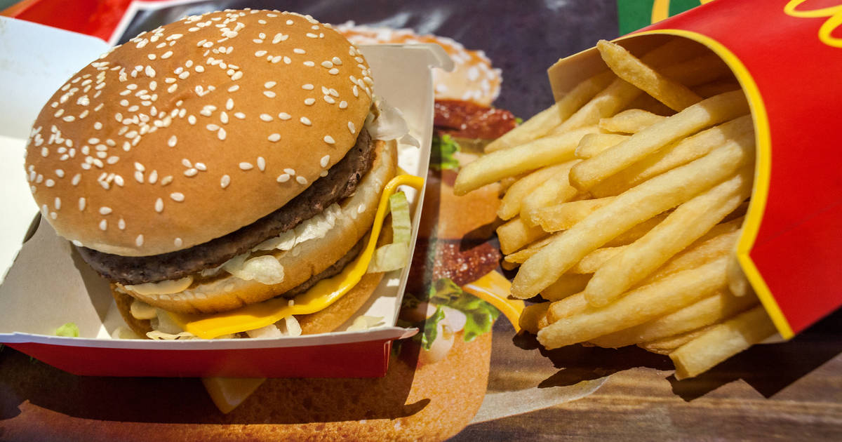 2015 McDonald's  BURGER AND FRIES LOVE collectors GIFT CARD No cash value 251
