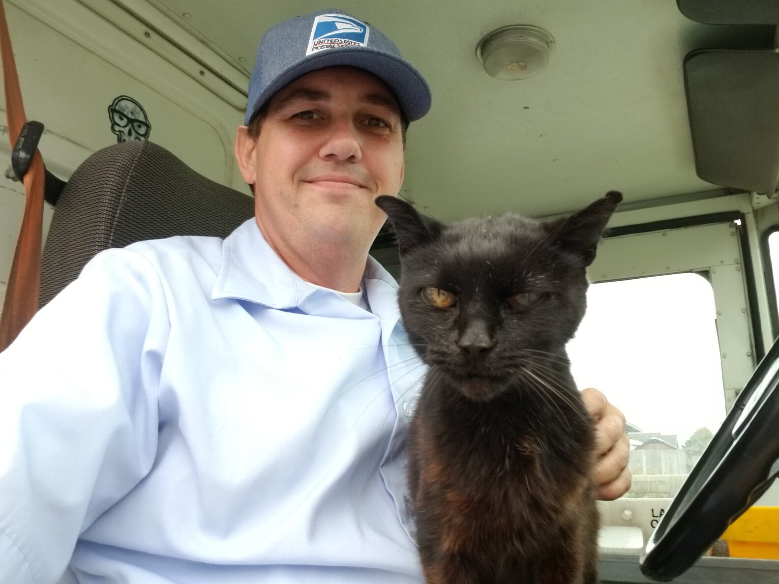 Senior Cat Has Been Greeting Her Favorite Mailman For Years - The Dodo