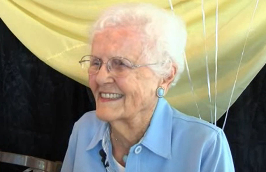 Taco Bell Celebrates 101 Year Old Woman's Birthday Thrillist