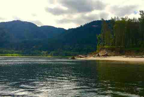 portland near swimming holes swim places thrillist rooster rock state park