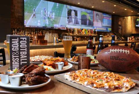 Best Sports Bars In Chicago Where To Watch And Drink On
