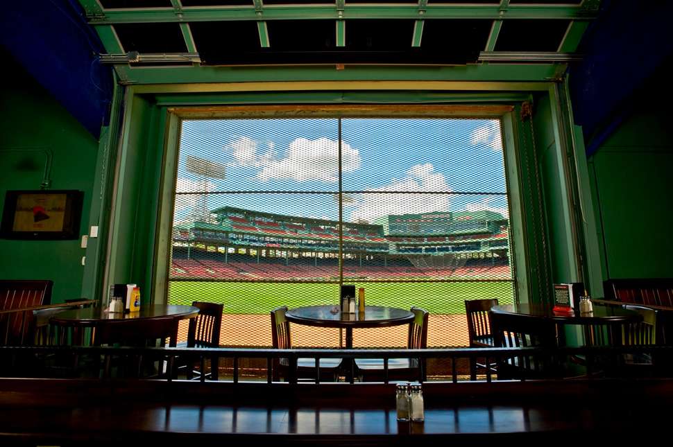 Best Sports Bars in Boston: Where to Watch & Drink on Game ...