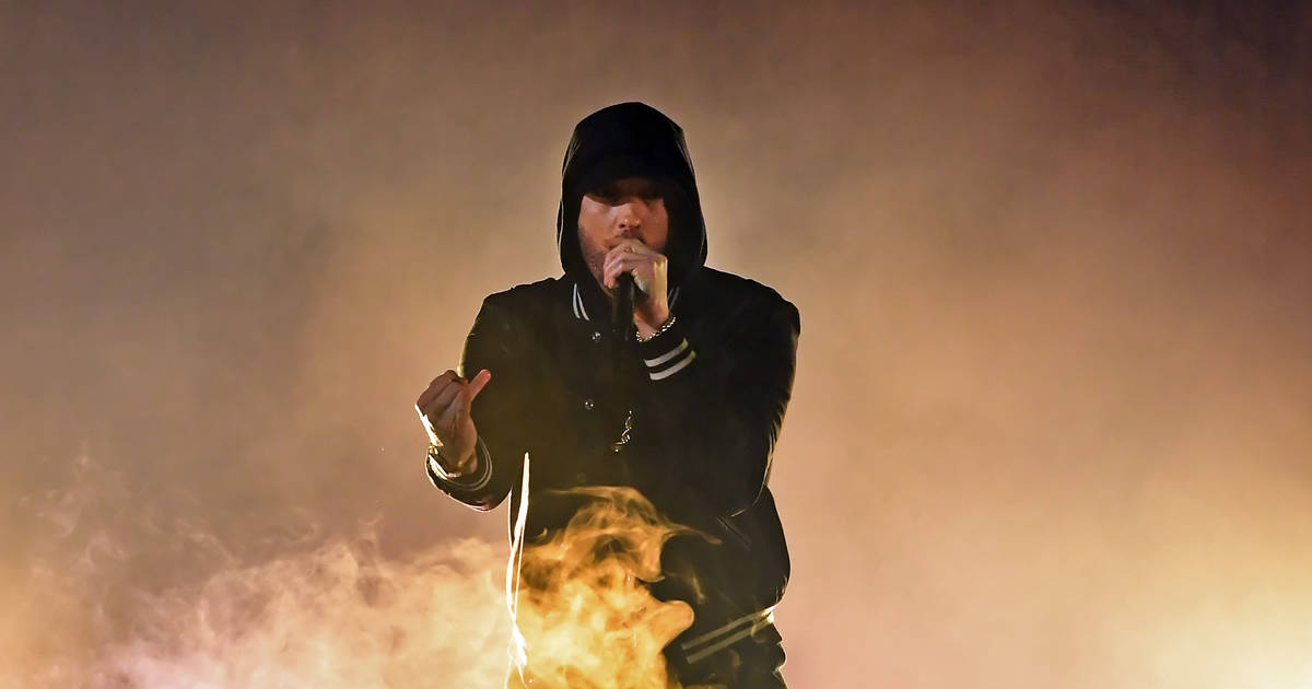 Eminem Machine Gun Kelly Feud Explained Why Youtube Is The Winner Thrillist