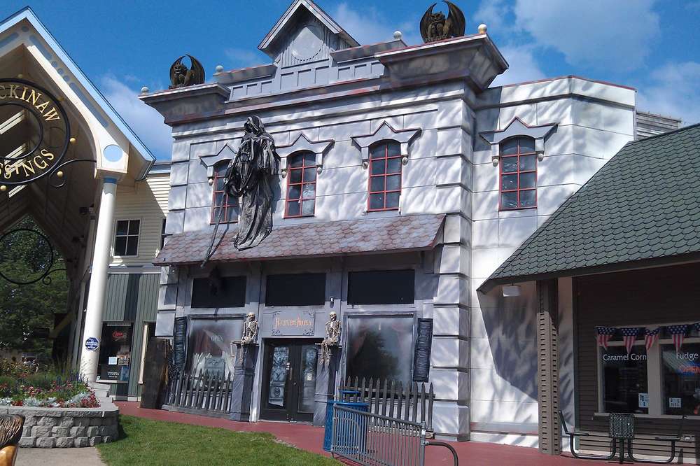 Best Haunted Houses In Michigan Scariest Places To Visit Thrillist