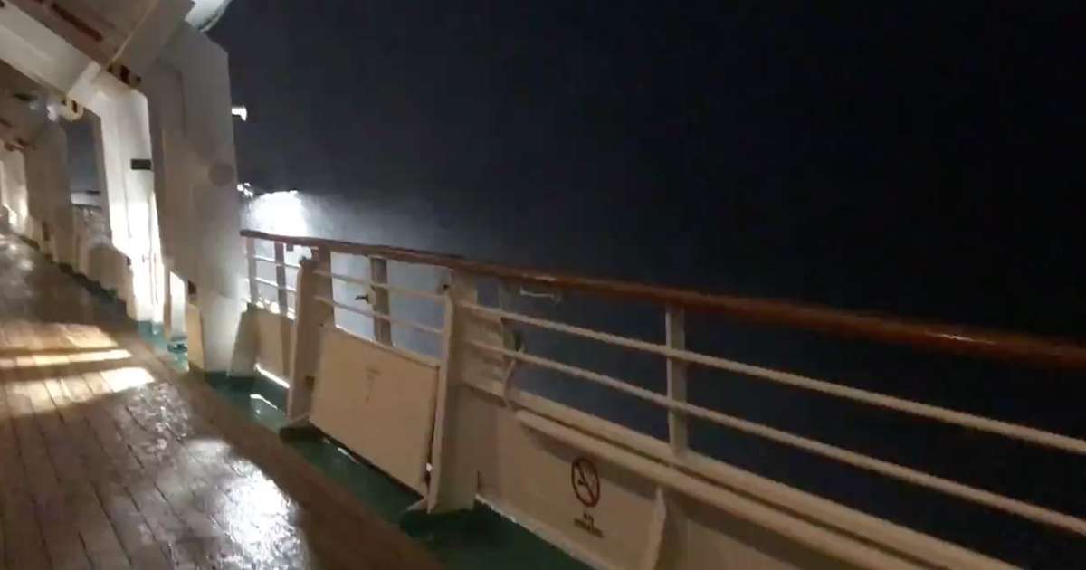 cruise ship stuck in hurricane