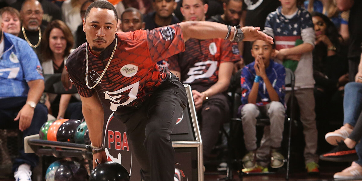 Red Sox' Mookie Betts bowls perfect game at the World Series of Bowling 