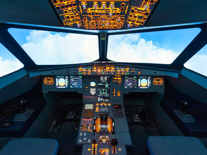 AT-F1005 Airbus 320 Flight Simulator and Visual System