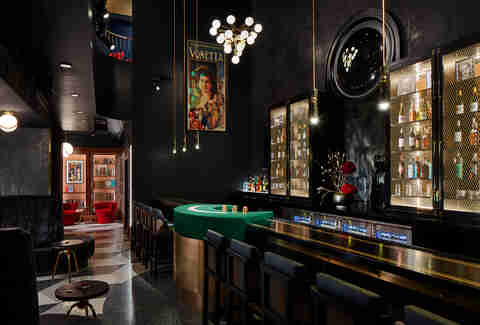 Best Chicago Speakeasies And Secret Bars To Go For Drinks