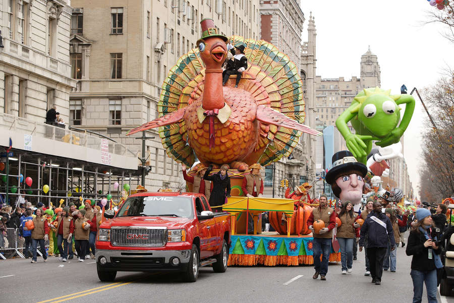 What stores are open on thanksgiving in st louis