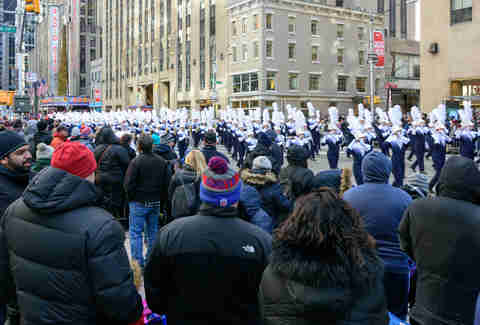 macy's thanksgiving parade crowd