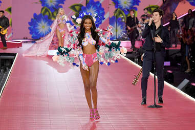 victoria's secret fashion show holiday special