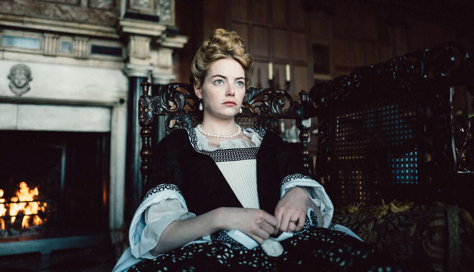 The Favourite Review Emma Stones Best Movie Yet Explained Thrillist 