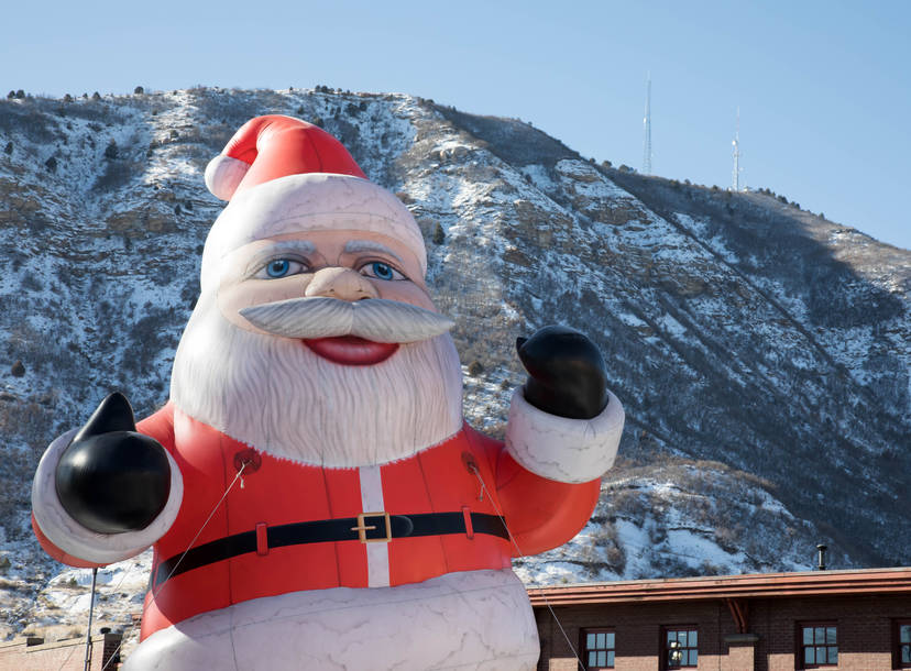 Giant Inflatable Santa Claus Drifts Into Local Traffic Causes Chaos Thrillist