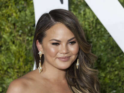 Chrissy Teigen May Be A Chef for Delta Airlines Thanks To Her Twitter ...
