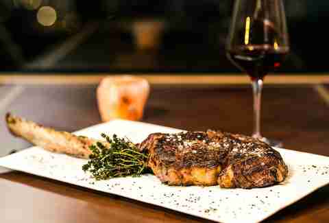 burbank restaurants eat places thrillist castaway steak