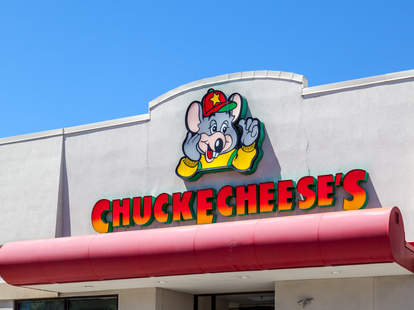 The Chuck E Cheese Challenge Just Next Dancers Do Flawless Chuck E Cheese Animatronic Challenge - why am i chuck e cheese roblox 6 youtube