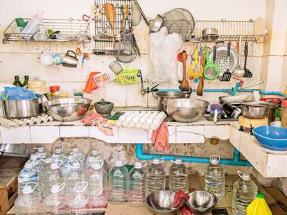 7 Cool Ideas For Decluttering and Organizing a Kitchen