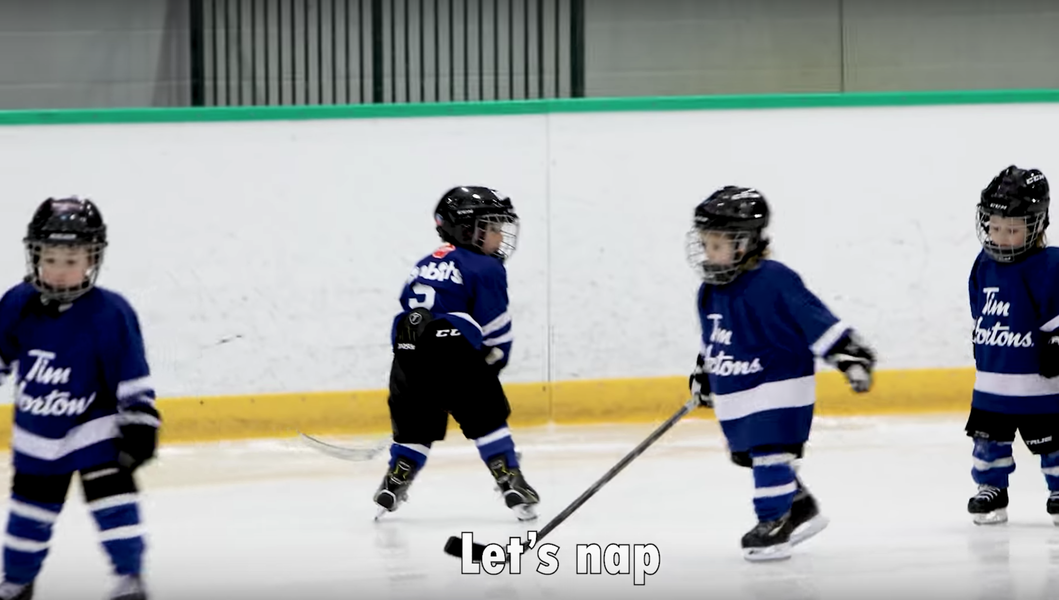 Dad Mics Up 4 Year Old Son During Hockey Practice and It's Hilarious(02)