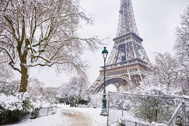 eiffel tower snow