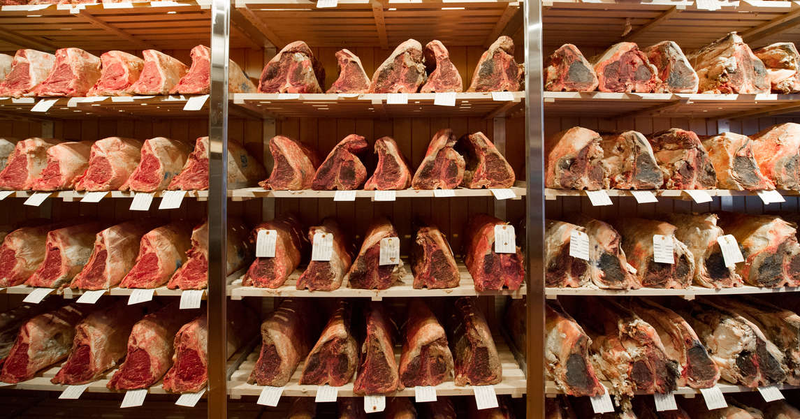 how-to-dry-age-steak-everything-to-know-about-dry-aged-steaks-thrillist