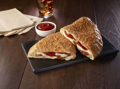 pizza hut calzone p'zone