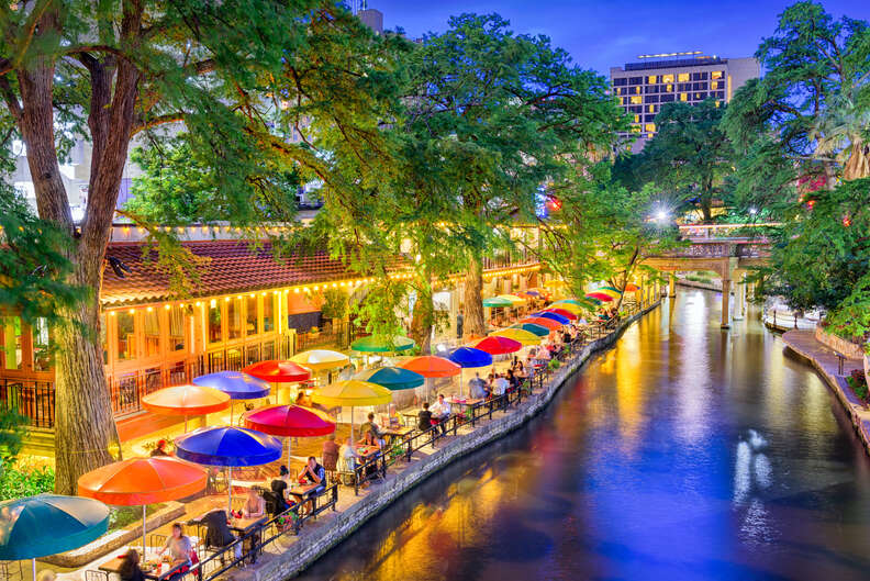 restaurants river walk