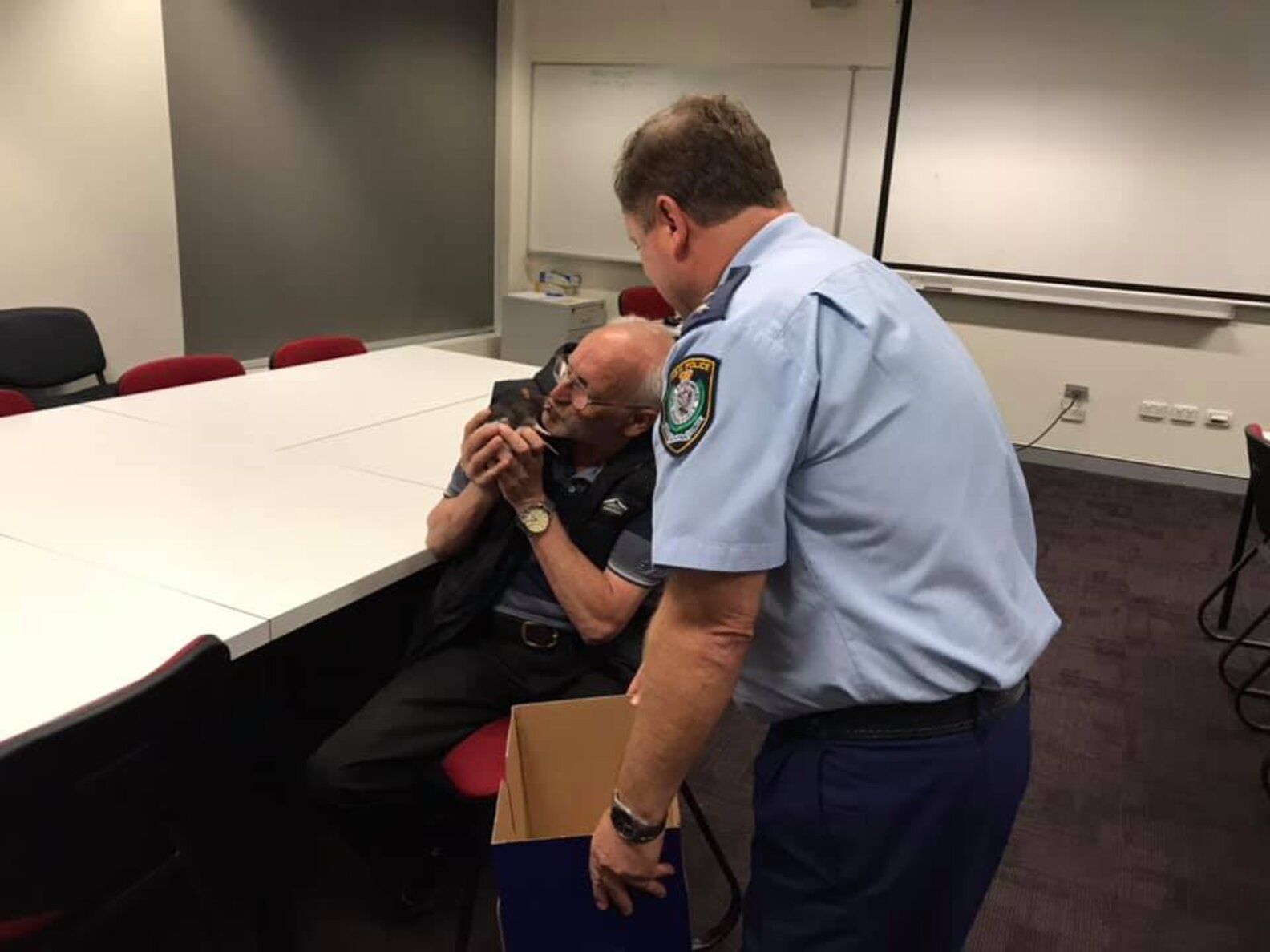 Police Reunite Homeless Man With His Pet Rat The Dodo