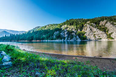 view of shasta lake surrounded by mountains