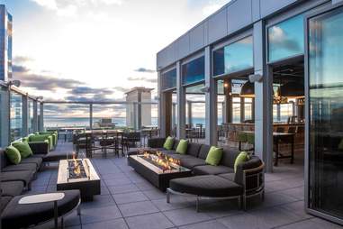 Best Rooftop Bars In Chicago Cool Places To Drink With A Good
