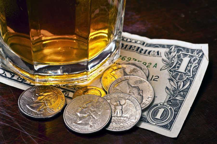 How Much to Tip Your Bartender Beer and Cocktail Tipping, Explained Thrillist