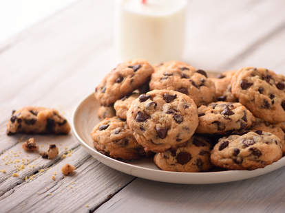 National Chocolate Chip Cookie Day Deals 2019 Where To Get Free Cookies Thrillist