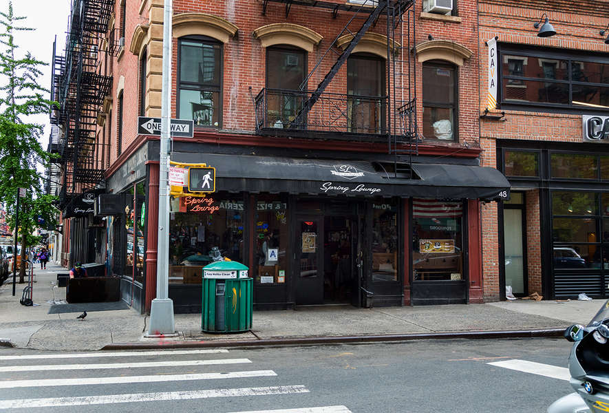 how-nyc-s-dive-bars-have-escaped-extinction-thrillist