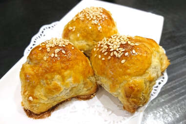 char siu so barbecue pork pastry flaky pie pastries buns