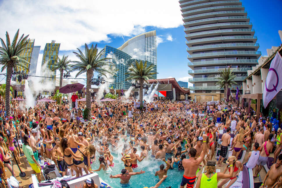 Glass Pool Porn - Best Las Vegas Pool Parties 2019: Dayclubs to Cool Off at ...