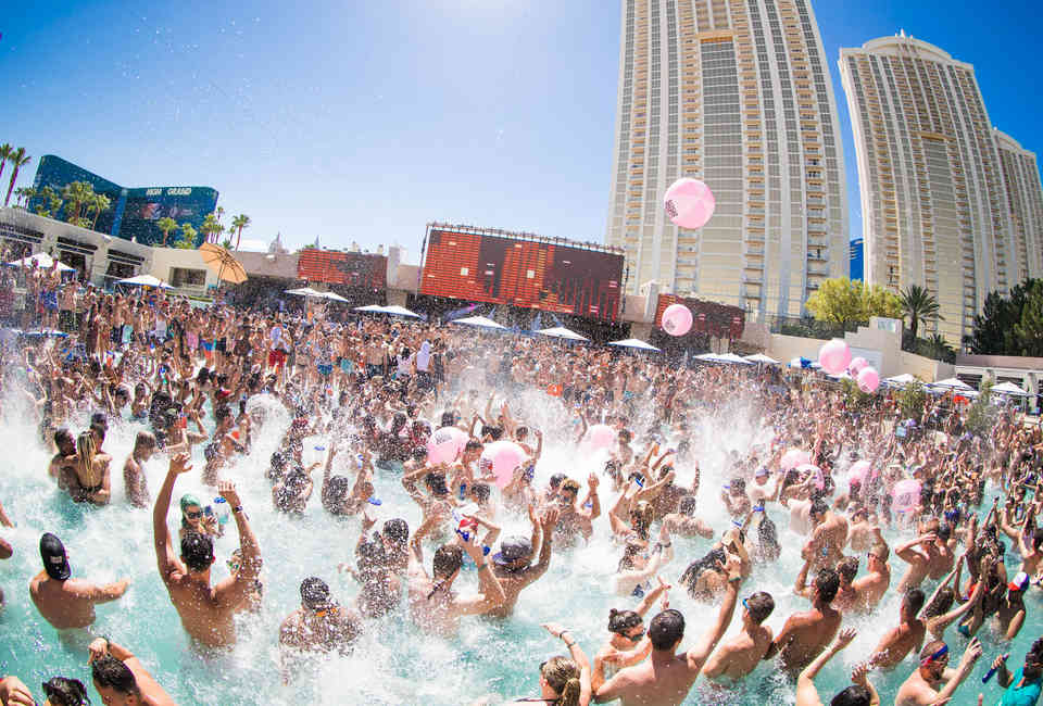 960px x 650px - Best Las Vegas Pool Parties 2019: Dayclubs to Cool Off at ...