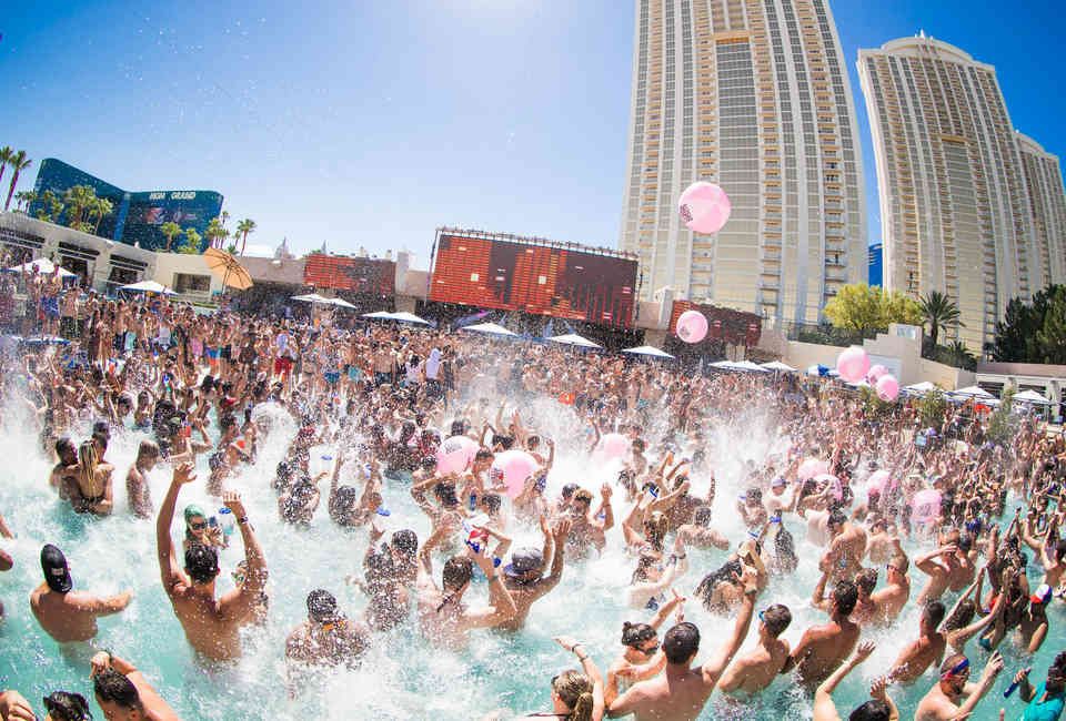 Swimming Pool Teen Couple - Best Las Vegas Pool Parties 2019: Dayclubs to Cool Off at ...