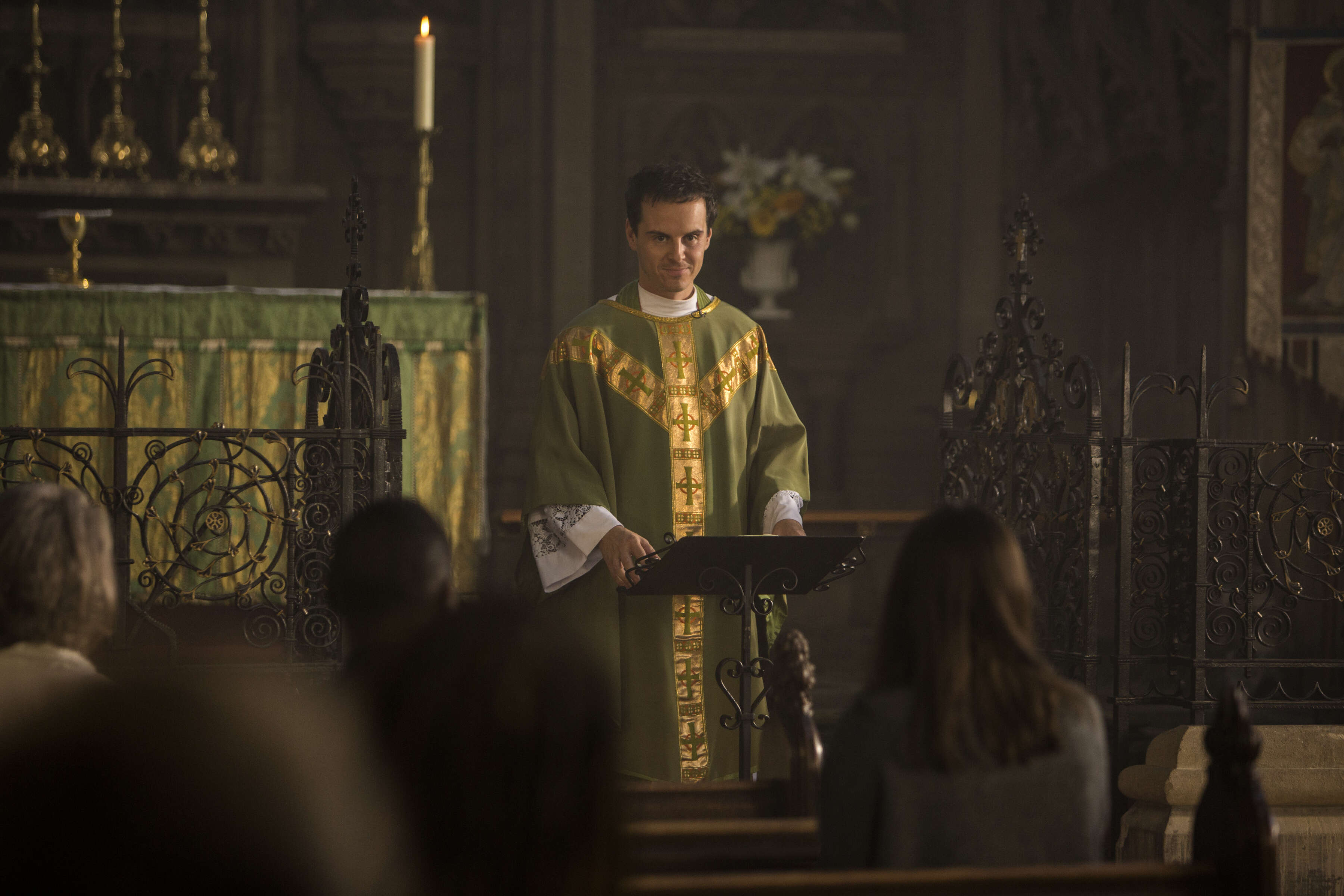 Fleabag Season 2 Andrew Scott Talks Playing Hot Priest Love More Thrillist