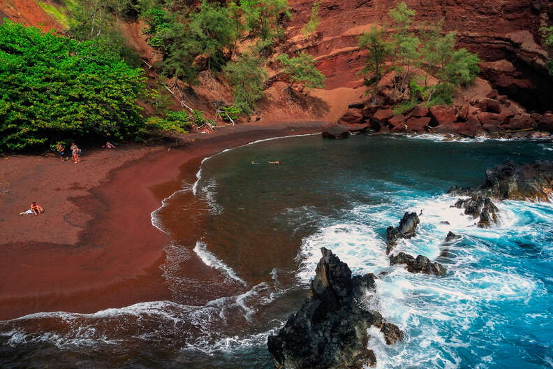 Kaihalulu Bay (Red Sand Beach)