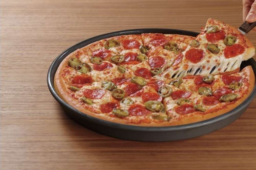 Pizza Hut S New Original Pan Pizza Review The Updated Recipe Tested Thrillist